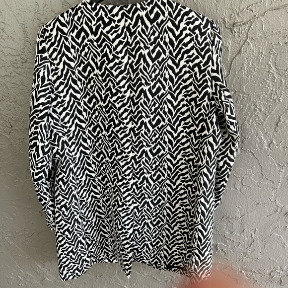 Chico's Black and White Geometric Blazer - Picture 5 of 8